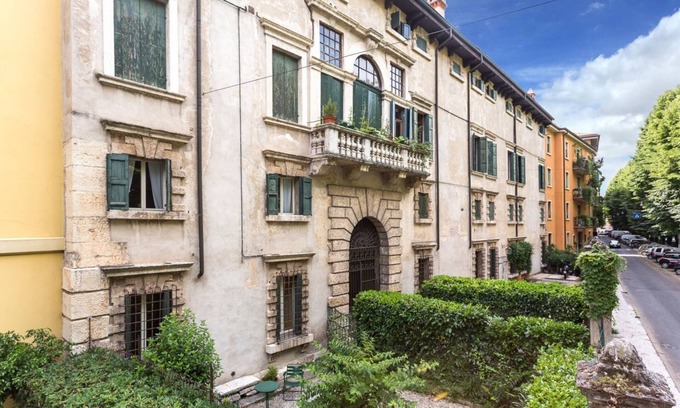 Verona City Centre Apartment | Storico palazzo con giardino privato vicino Piazza Erbe