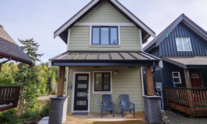 Ucluelet Cabin | Storm Bay | Family Home with Hot Tub & Inlet View