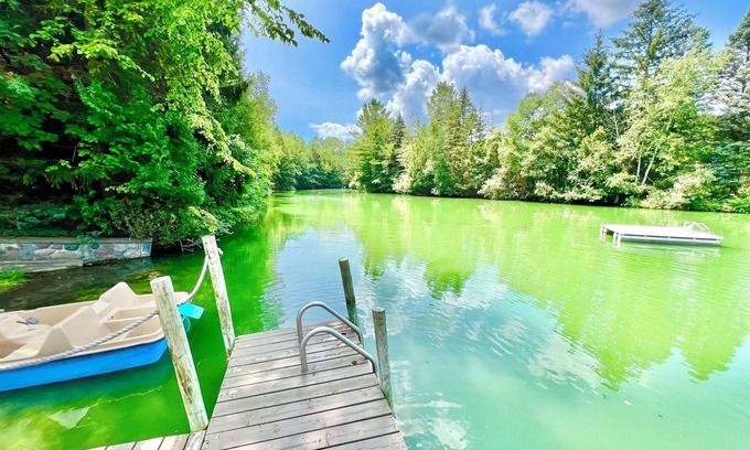 Wheeler House | Storybook Cottage on the Pond! Sleeps 8!