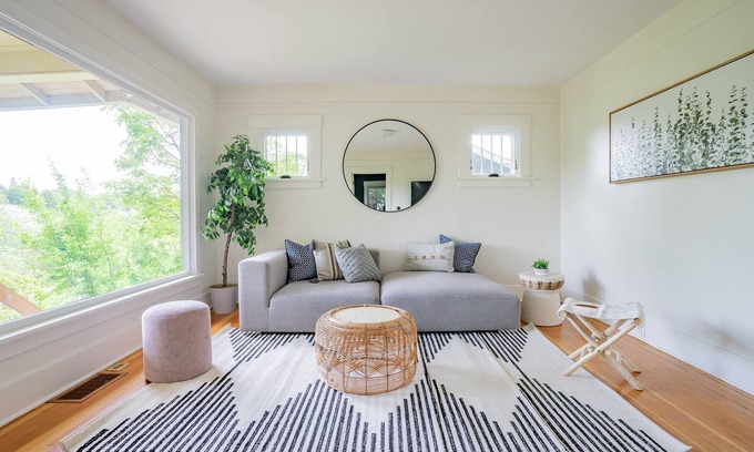 Genesee House | Storybook Cottage Retreat - Walkable West Seattle