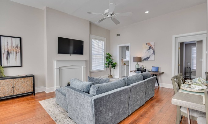 Downtown Apartment | Stovall #4 Stylish 1 bedroom with private free parking