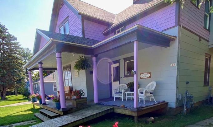 Sturgeon Bay House | Stowaway Lower Deck
