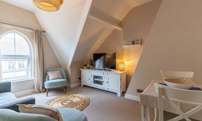 West Cliff Apartment | Stowaways Loft