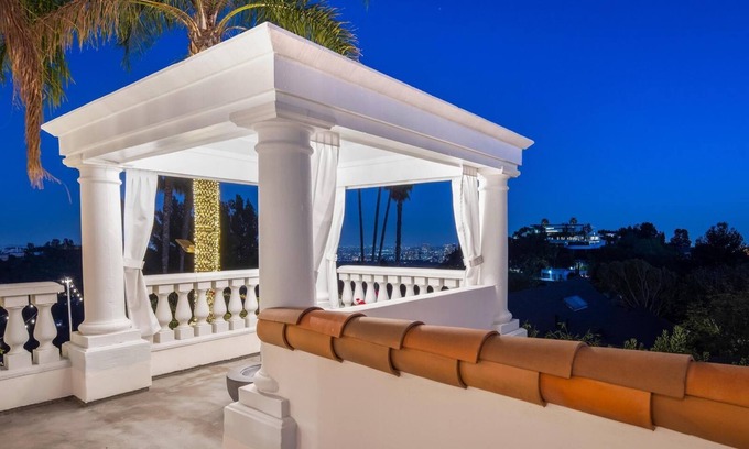 Bel Air Villa | Stradella Spanish - 3B Contemporary Mediterranean Resort-Style in Bel Air