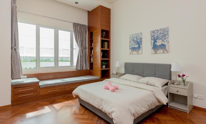 Seri Tanjung Pinang Apartment | Straits Quay Waterside Suite Penang