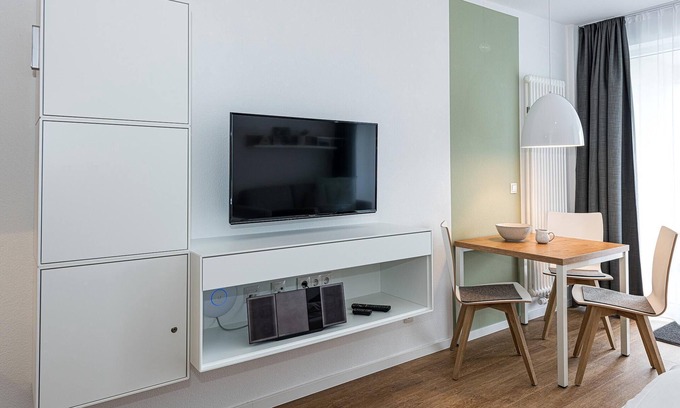 Bensersiel Apartment | Strandnahes Ferienapartment mit Balkon, Parkplatz, Schwimmbad- & Saunanutzung