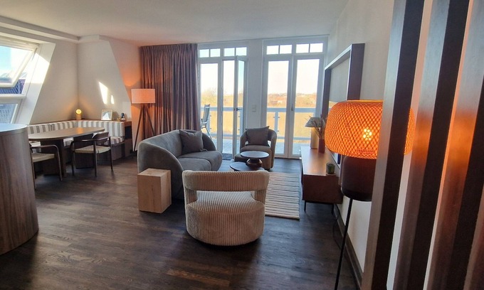Wremen Apartment | Strandnahe, Tolle 92 qm Dachgeschosswohnung mit Sauna, 2 Balkonen und Meerblick
