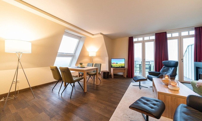 Wremen Apartment | Strandnahe, Tolle Dachgeschosswohnung, Sauna, Zwei Balkone mit Land- & Meerblick