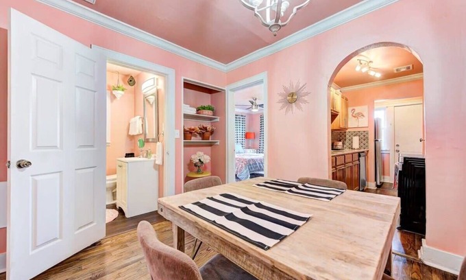 Central Oklahoma City Apartment | Strawberry Lodge-adorable duplex in central NW OKC