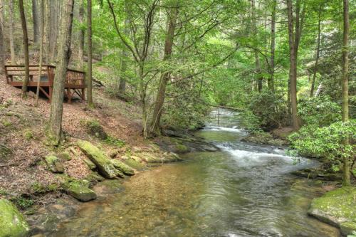 Walnut Mountain Villa | Streams and Daydreams - Relax by the river