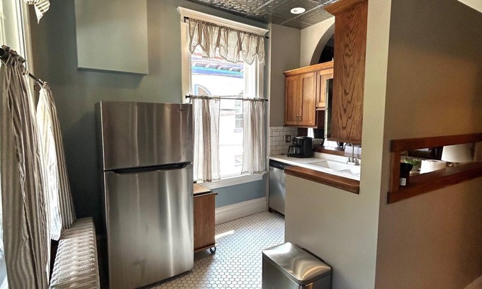 Freeman Apartment | Street Fair is a Charming 3-bedroom apartment in beautiful Bramwell WV
