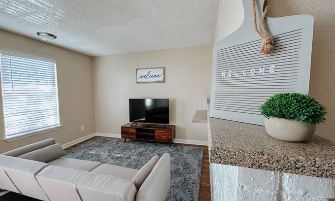 Central City Apartment | Stress Free Stay with Fast Commute & Essentials