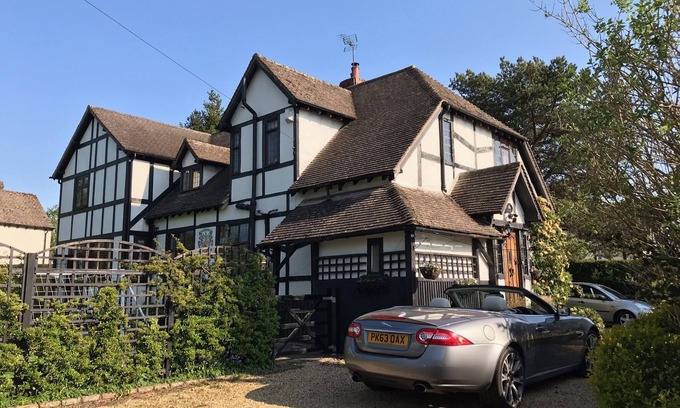Shottery House | Striking home IN Stratford-on-Avon, a stroll to all key attractions.Sleeps 14-15