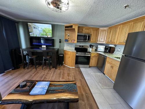 Snowshoe Apartment | Stroll to Slopes, Village Area, Ski in-out MtLodge 308