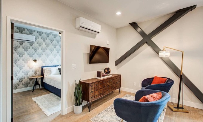 Berkeley Apartment | Stuart- 2 Bedroom 1 Bath with Full Kitchen