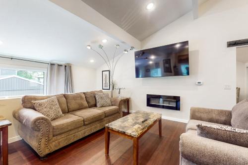 North Hudson House | Stucco House