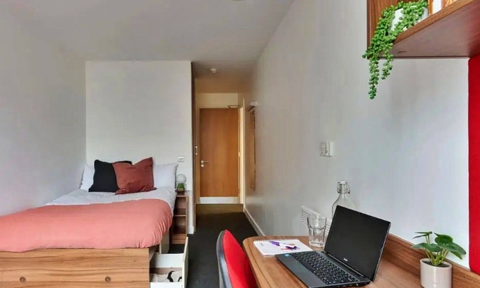 Coventry Apartment | Student Only - Nice Room near Upper Precinct Fountains