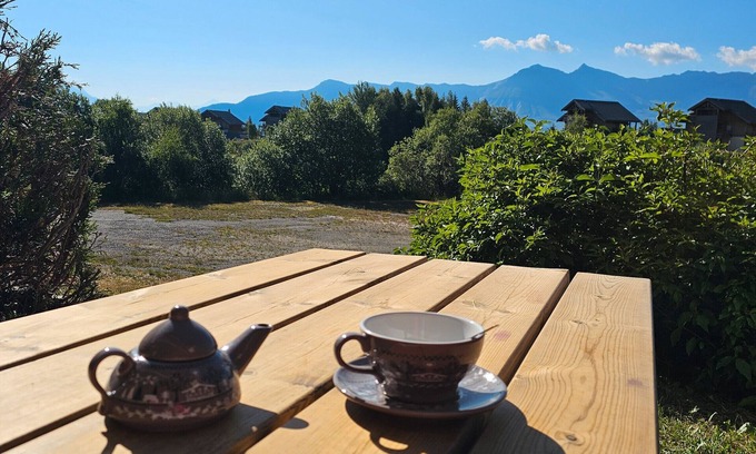 La Toussuire Apartment | Studio Apartment '4 Personnes' with Mountain View, Private Terrace and Wi-Fi