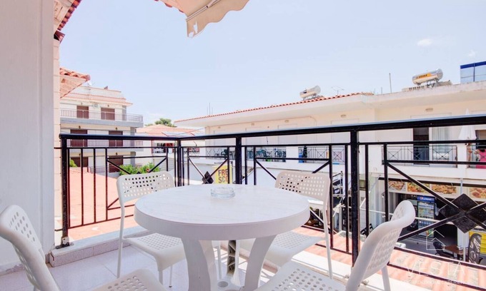 Haniotis Apartment | Studio 1C in Hanioti close to beach and shops