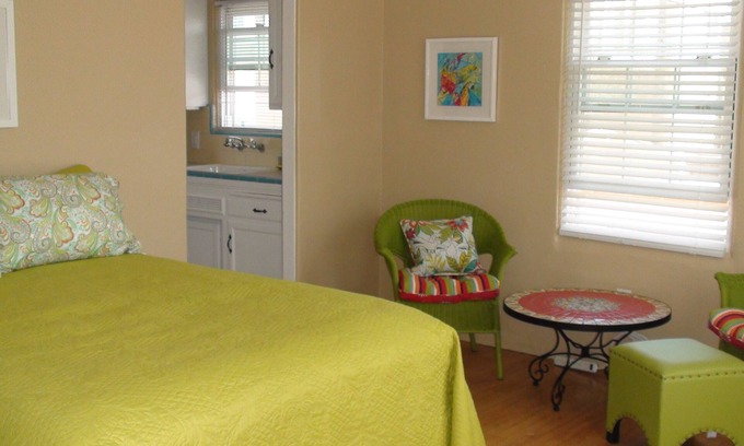 Central Mission Beach Apartment | Studio #2 Fully Equipped with Boardwalk Patio Access - Oceanfront!