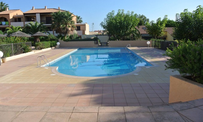 Giens Apartment | STUDIO 4 PERS AVEC TERRASSE ET PISCINE GIENS HYERES air conditioning