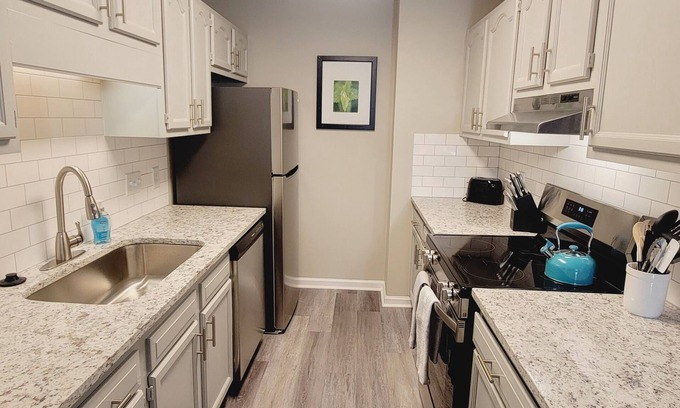 Pine Forest Apartment | Studio 409 ~ Ground Floor Access, High-Speed Internet