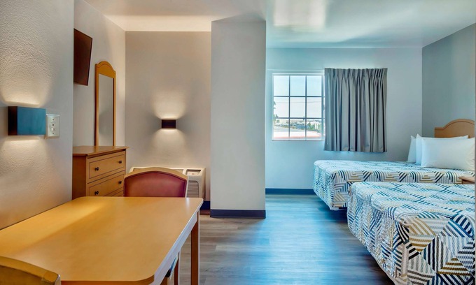 Oildale Hotel | Studio 6 Bakersfield, CA