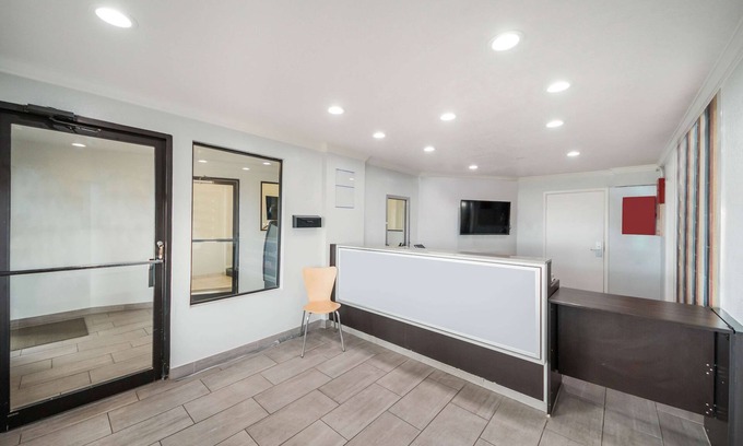 Bonanza Hotel | Studio 6 Laredo, TX - North I-35