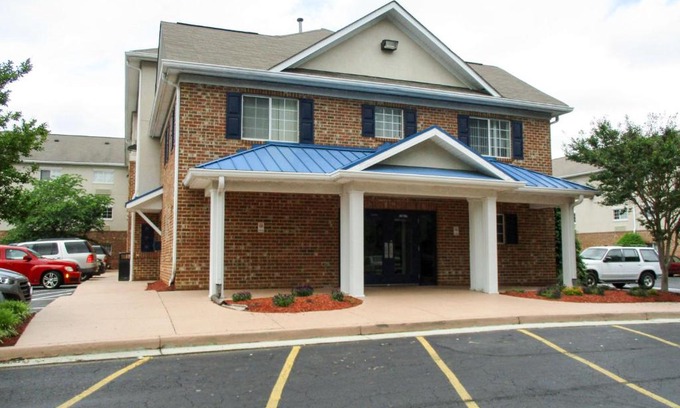 Laurel Hotel | Studio 6-Richmond, VA - I-64 West