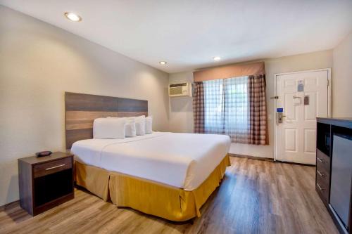 Rosemead Hotel | Studio 6 Rosemead, CA