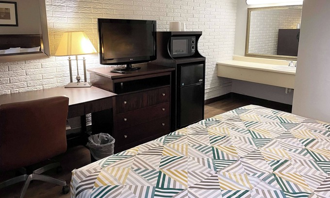 Wytheville Hotel | Studio 6 Suites – Wytheville, VA