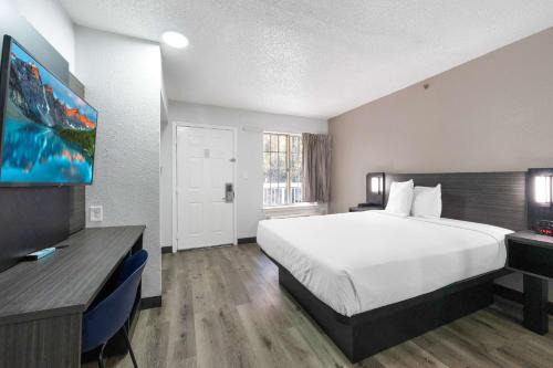 Tucker Hotel | Studio 6-Tucker, GA - Atlanta Northlake