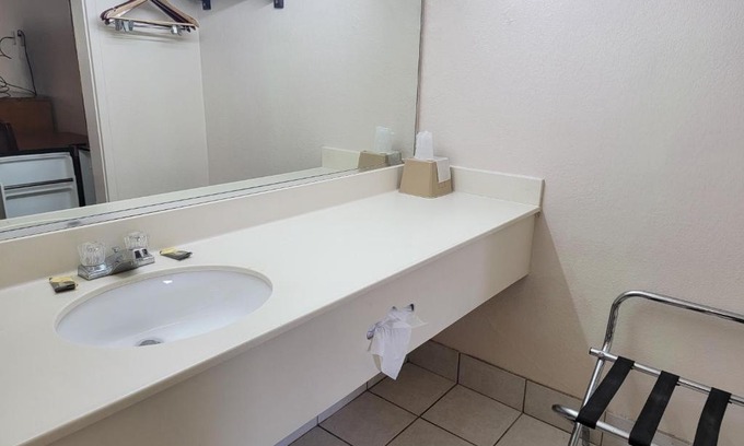 Decatur Hotel | Studio 9 Inn & Suites