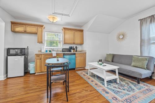 Home Park Apartment | Studio Across Atlantic Station and 80 Walkscore