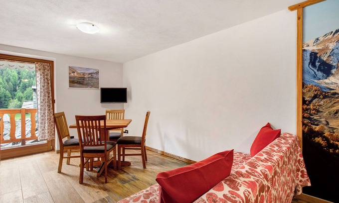 Cerisey Apartment | Studio Apartment 'Aux Pieds Du Malatra' 2' with Wi-Fi