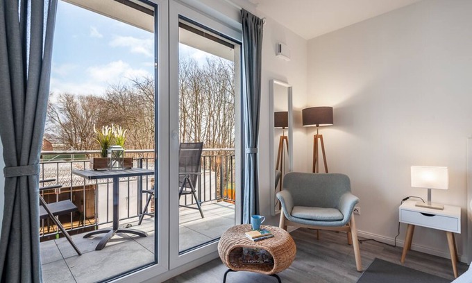 Neustadt in Holstein Apartment | Studio apartment with a large balcony and stylish furnishings near the port.