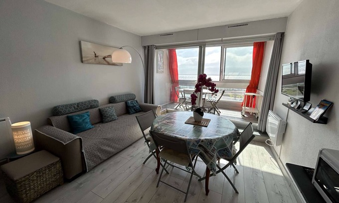Saint-Jean-de-Monts Apartment | Studio apartment cabin, sleeps 4, sea-facing