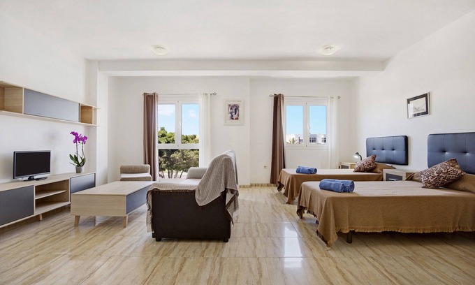 Puerto del Rosario Apartment | Studio Apartment Betty B in Central Location & with Wi-Fi