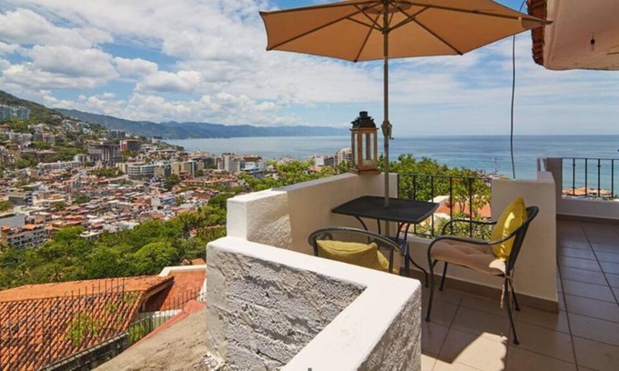 El Caloso Apartment | Studio Apartment In Downtown With The Best Ocean View Ever!