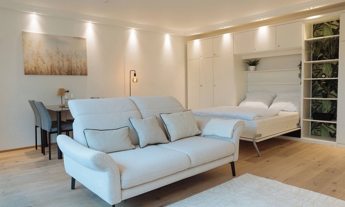 Coburg Apartment | Studio apartment 50sqm with balcony