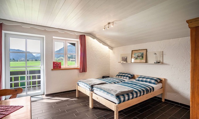 Bolsterlang Apartment | Studio Apartment 'Appartement Braun 1' with Mountain View, Balcony and Wi-Fi