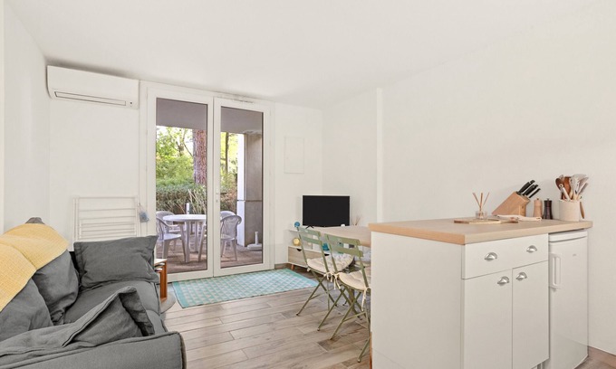 Cavaliere Apartment | Studio Apartment 'Appartement Le Lavandou - Cavalière' with Private Terrace and Air Conditioning