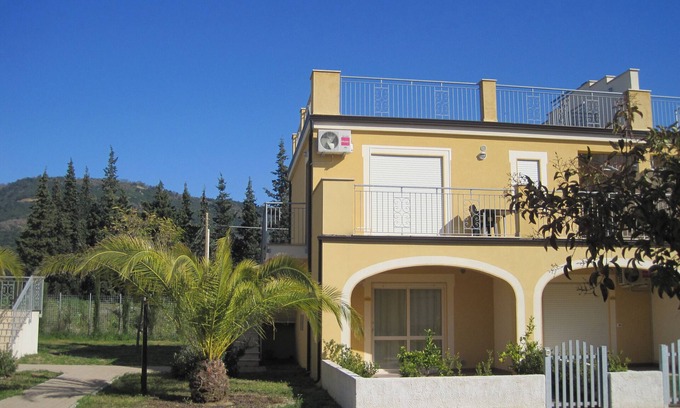 Pizzo Apartment | Studio Apartment at Pizzo Beach Club. Two Pools & Close to Beach. Free WI-FI.