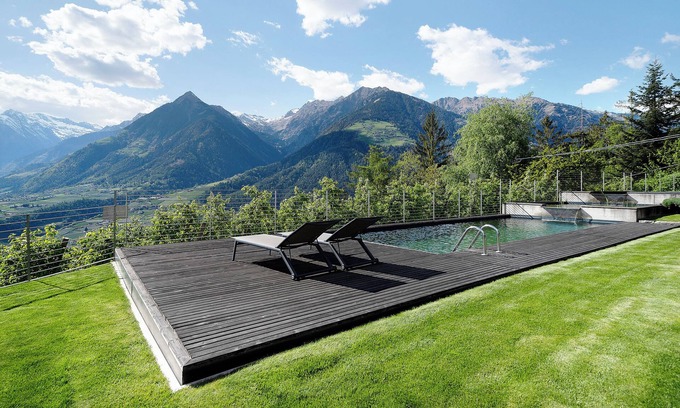 Schenna Apartment | Studio Apartment 'Dahoam - Relaxsuite' with Mountain View, Shared Pool