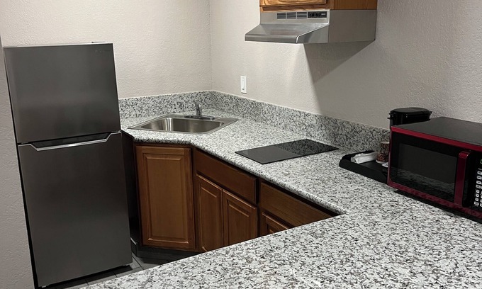 Greenacres Apartment | Studio Apartment - King Bed