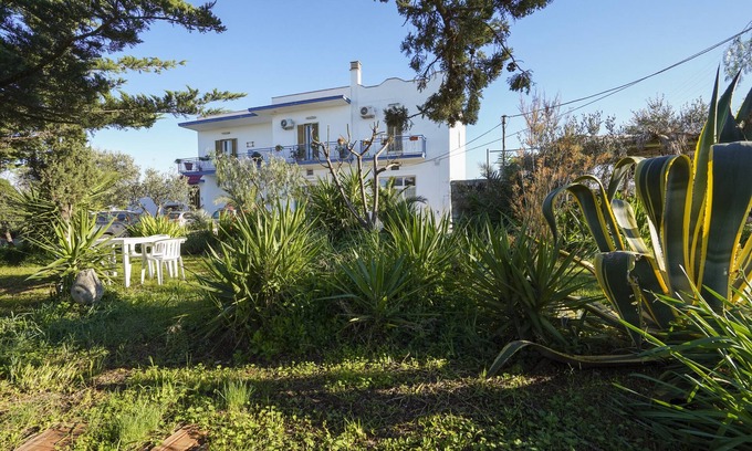 L'Assunta Apartment | Studio Apartment "La Casa Di Marta" with Shared Garden & Wi-Fi
