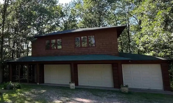 Cumberland Apartment | Studio apartment over cabin garage woods lake view