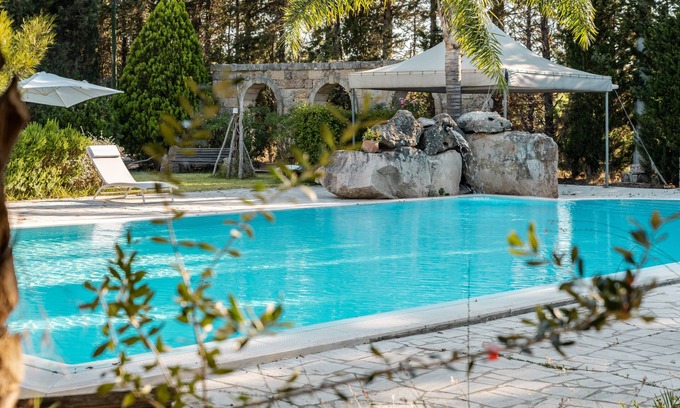 Aradeo Apartment | Studio Apartment 'Tenuta San Trifone Giuggiola' with Shared Pool, Wi-Fi and Air Conditioning