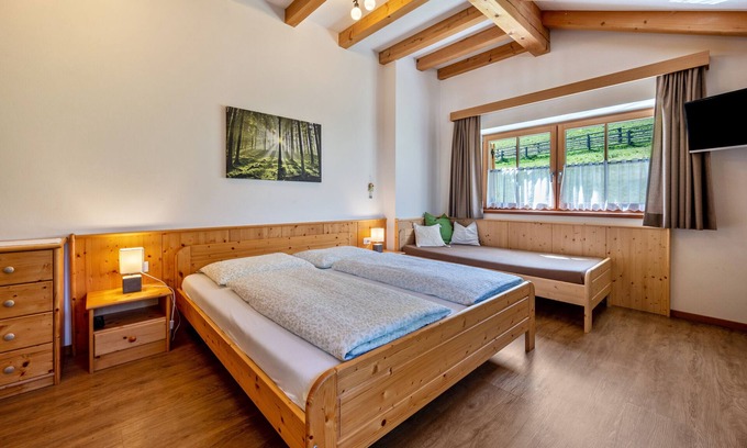 Casola Apartment | Studio Apartment 'Urthalerhof Landhaus' with Mountain View, Shared Garden and Wi-Fi