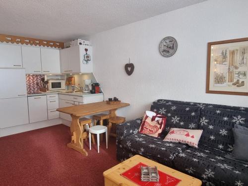 Aime Apartment | Studio au pied des pistes avec grand balcon et cuisine équipée - FR-1-181-2731